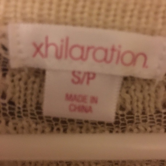 Woman's small top - Picture 2 of 3